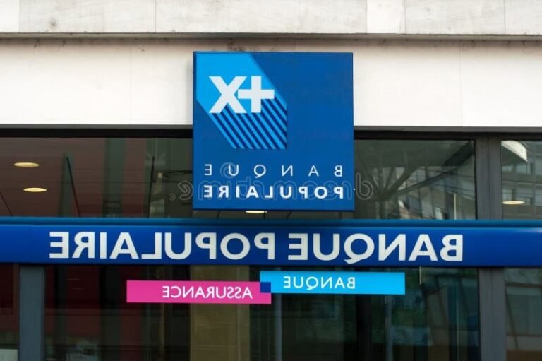 agence bancaire credit agricole isle sur la sorgue facade exterieure