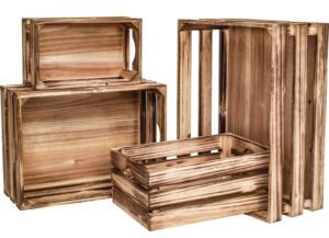 caisses en bois empilees decoratives rustiques