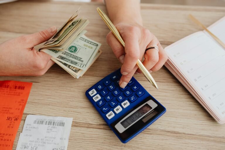 calcul financier avec calculatrice et monnaie