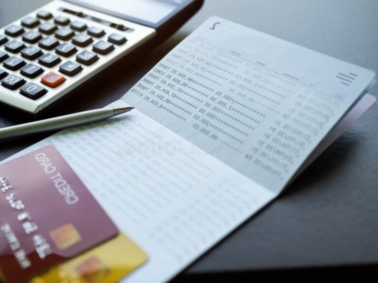 carte bancaire et calculatrice sur table moderne