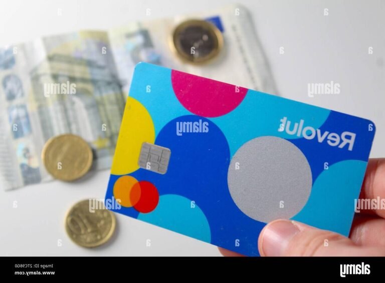 carte bancaire revolut avec pieces de monnaie