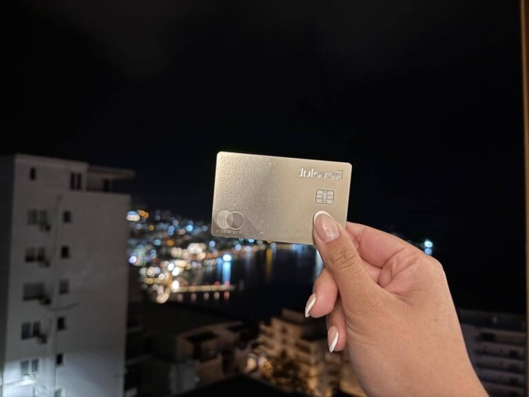 Peut-On Être À Découvert Sur Revolut Et Quelles Sont Les Conditions 2 carte bancaire revolut avec solde negatif lumineux