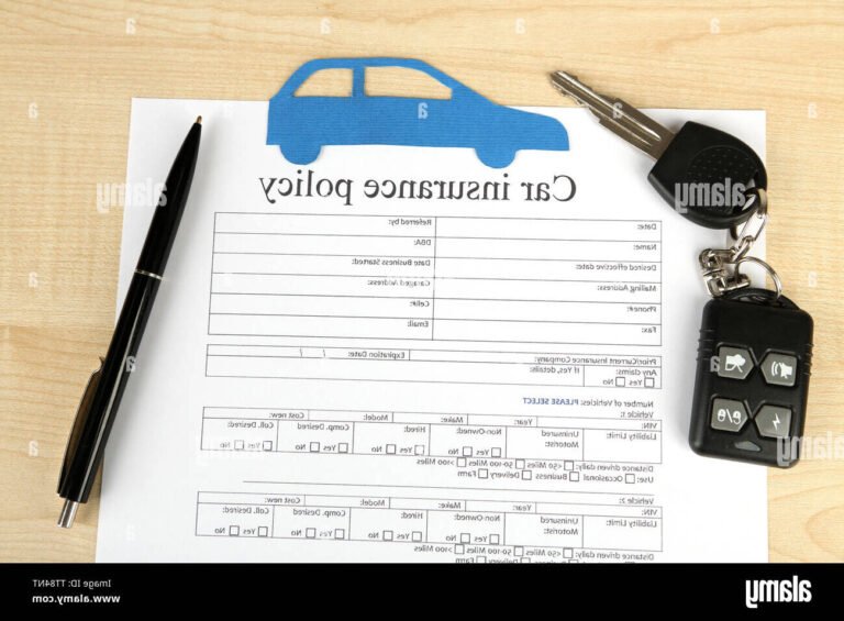 cle de voiture posee sur contrat dassurance