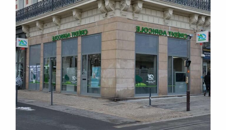 facade agence bancaire bnp paribas bourg en bresse