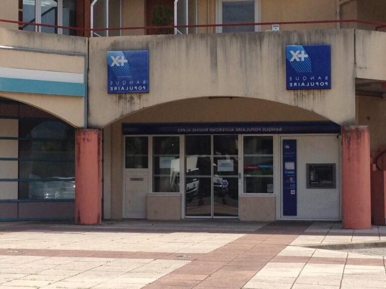 facade agence caisse depargne pont de cheruy