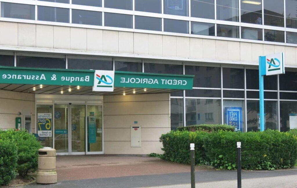 facade agence credit agricole nogent le roi