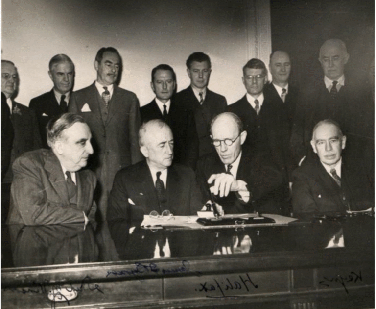 fonctionnaire signant contrat pret immobilier