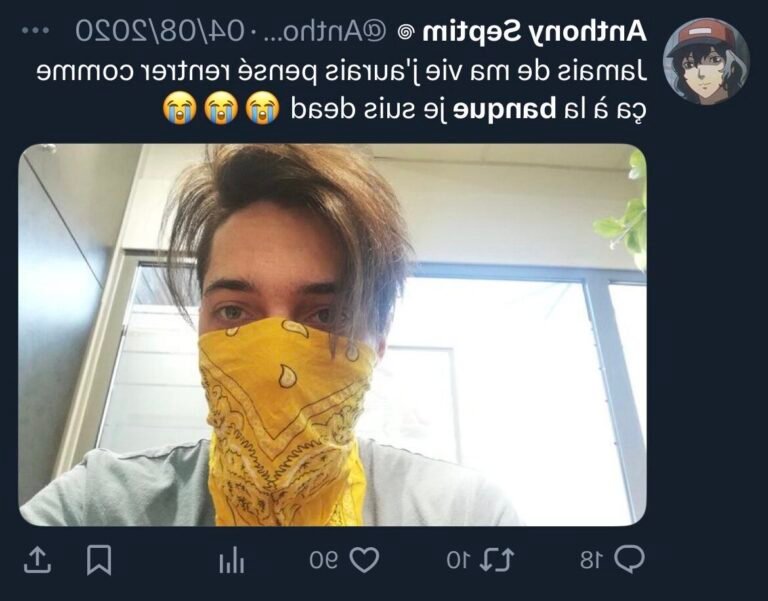 homme reflechissant devant banque fermee