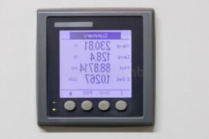 logo total energie avec compteur electrique moderne