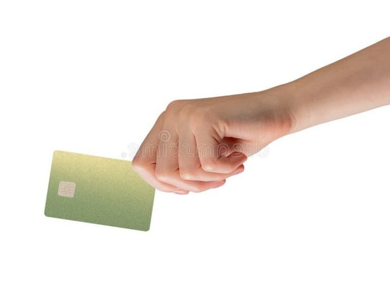 main tenant une carte bancaire francaise moderne