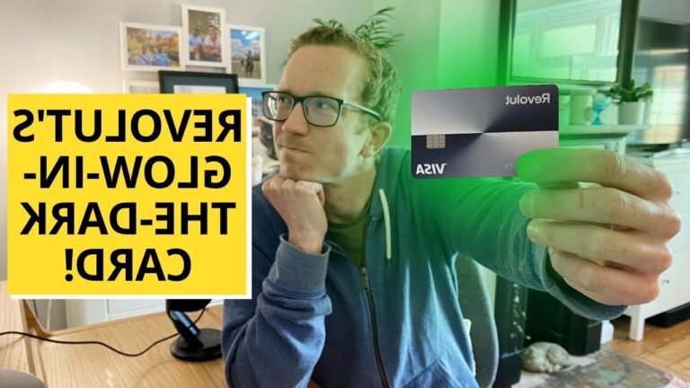 montre avec une carte bancaire revolut lumineuse