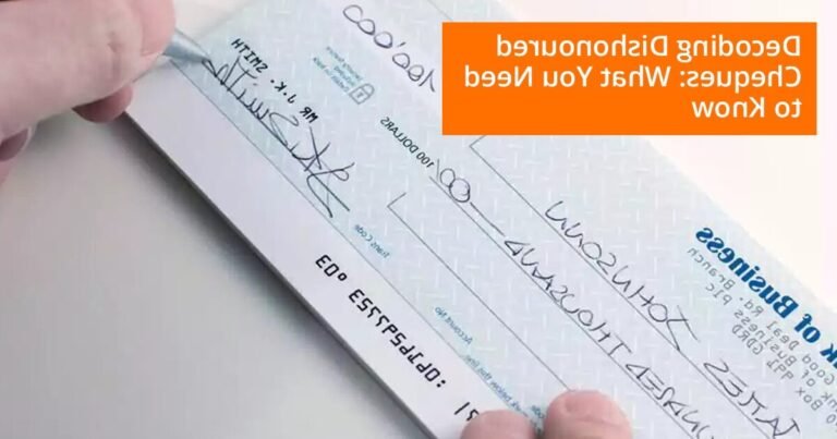 Que faire en cas de chèque impayé : quelles démarches suivre 37 person verifiant un cheque refuse a la banque