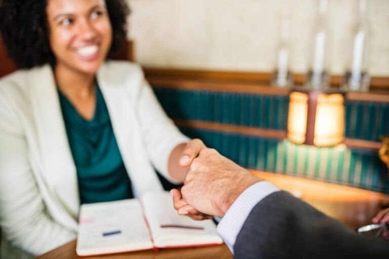 personne aidee par un professionnel legal urgentement