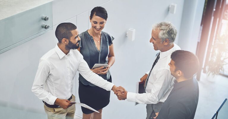 personne investissant dans startups privees modernes