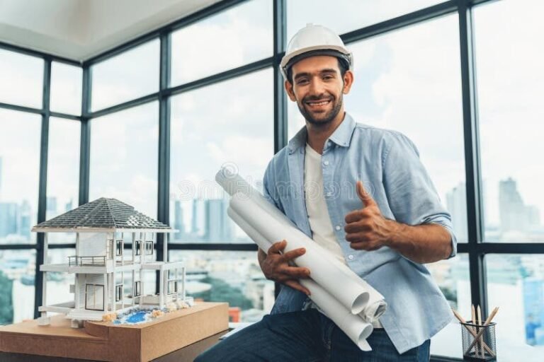 personne reflechissant devant une maison moderne 1