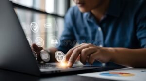 personne utilisant ordinateur avec interface numerique