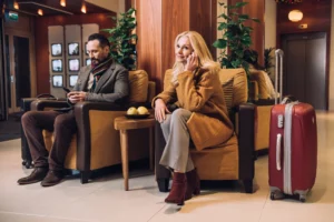 salon daeroport luxueux avec voyageurs detendus