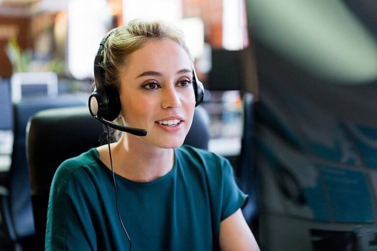 Comment Contacter Floa Coup de Pouce Pour Une Assistance Rapide 2 service client telephonique avec casque audio