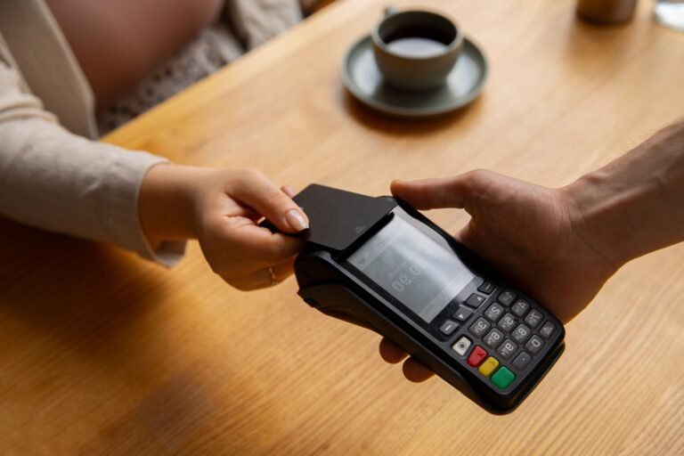 terminal de paiement mobile moderne en usage